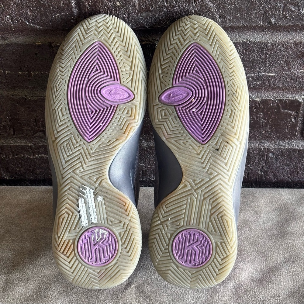 Nike Kyrie Flytrap Boys Sz 6Y Gray Purple Shoes Sneakers - Picture 8 of 8